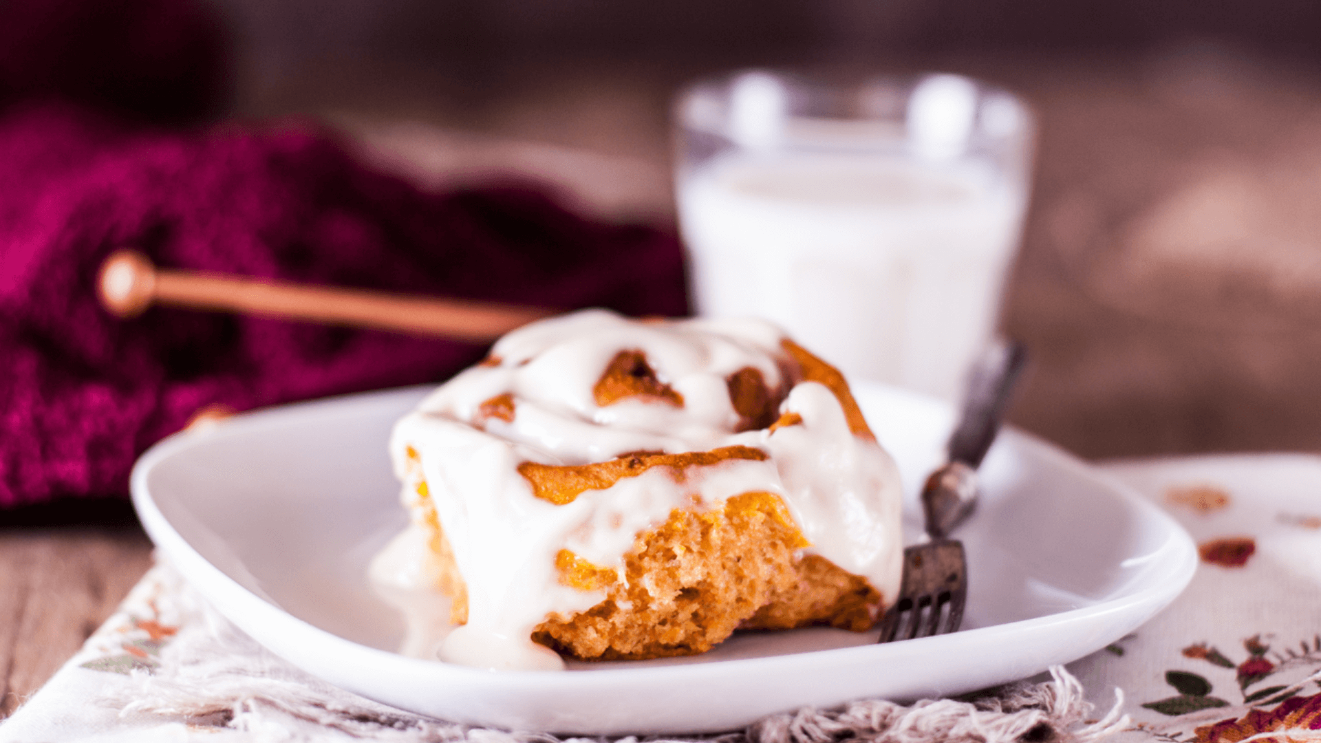 Rollos de canela de calabaza y glaseado