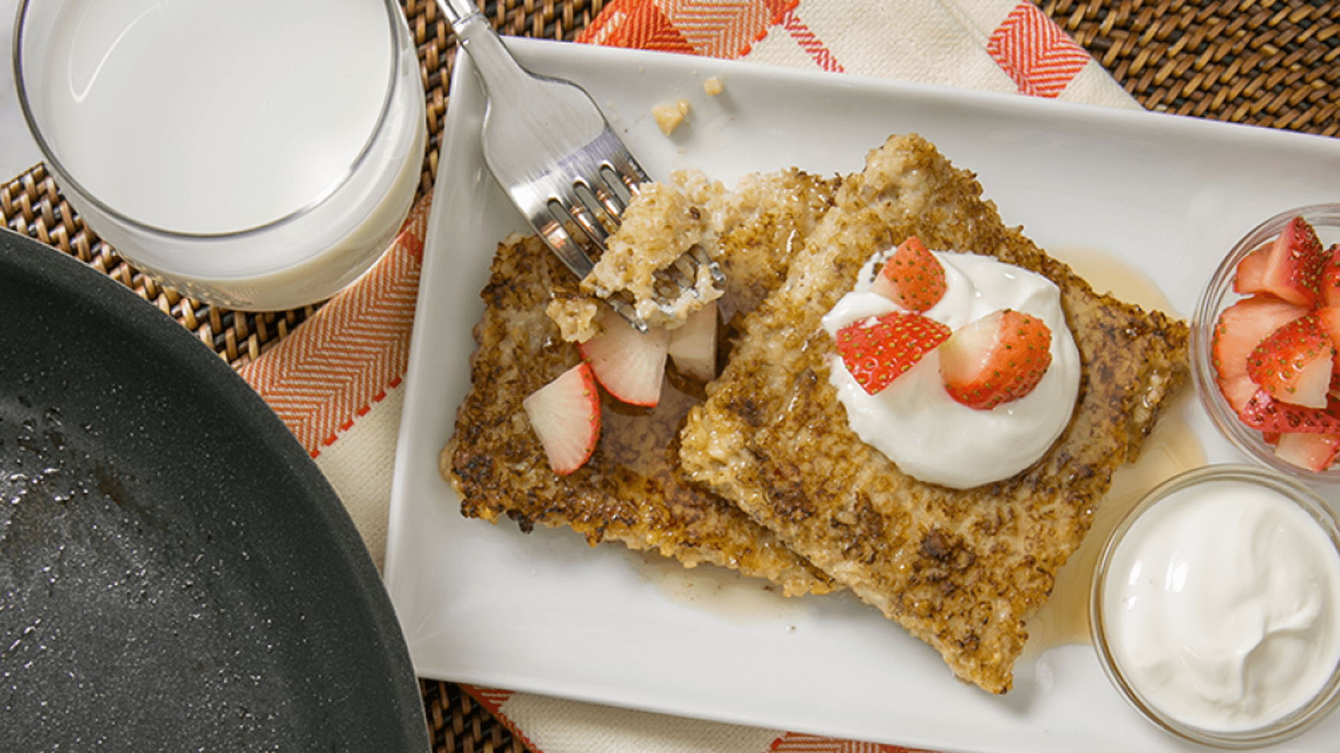 Panqueques de avena cortada con leche