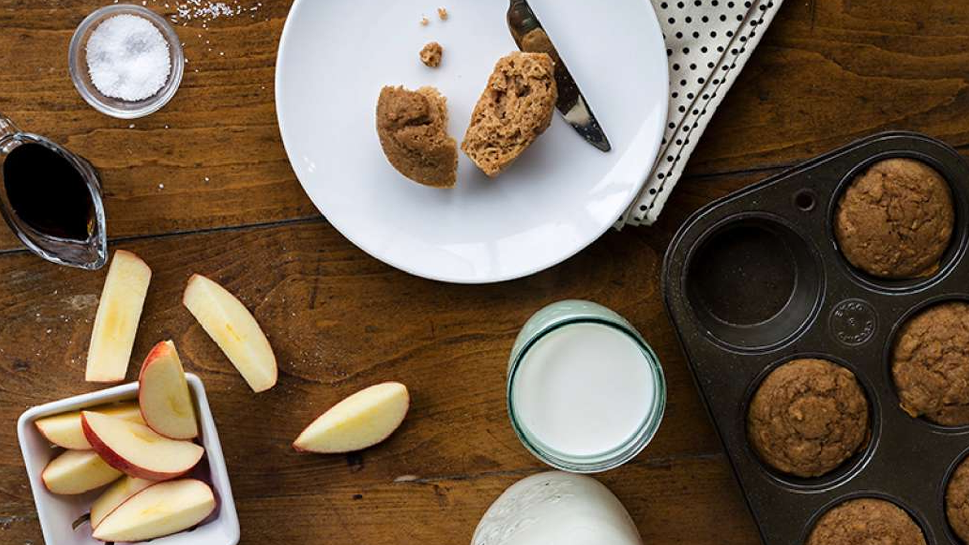 Muffins de panqueques integrales de manzana