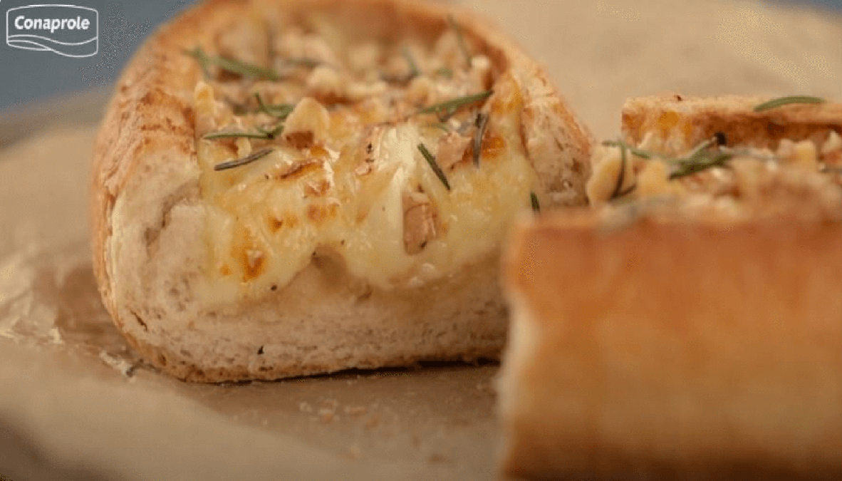 Pan relleno de Queso Parrillero Conaprole